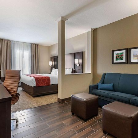 Comfort Inn & Suites Cedar Rapids Cid Eastern Iowa Airport Exterior photo