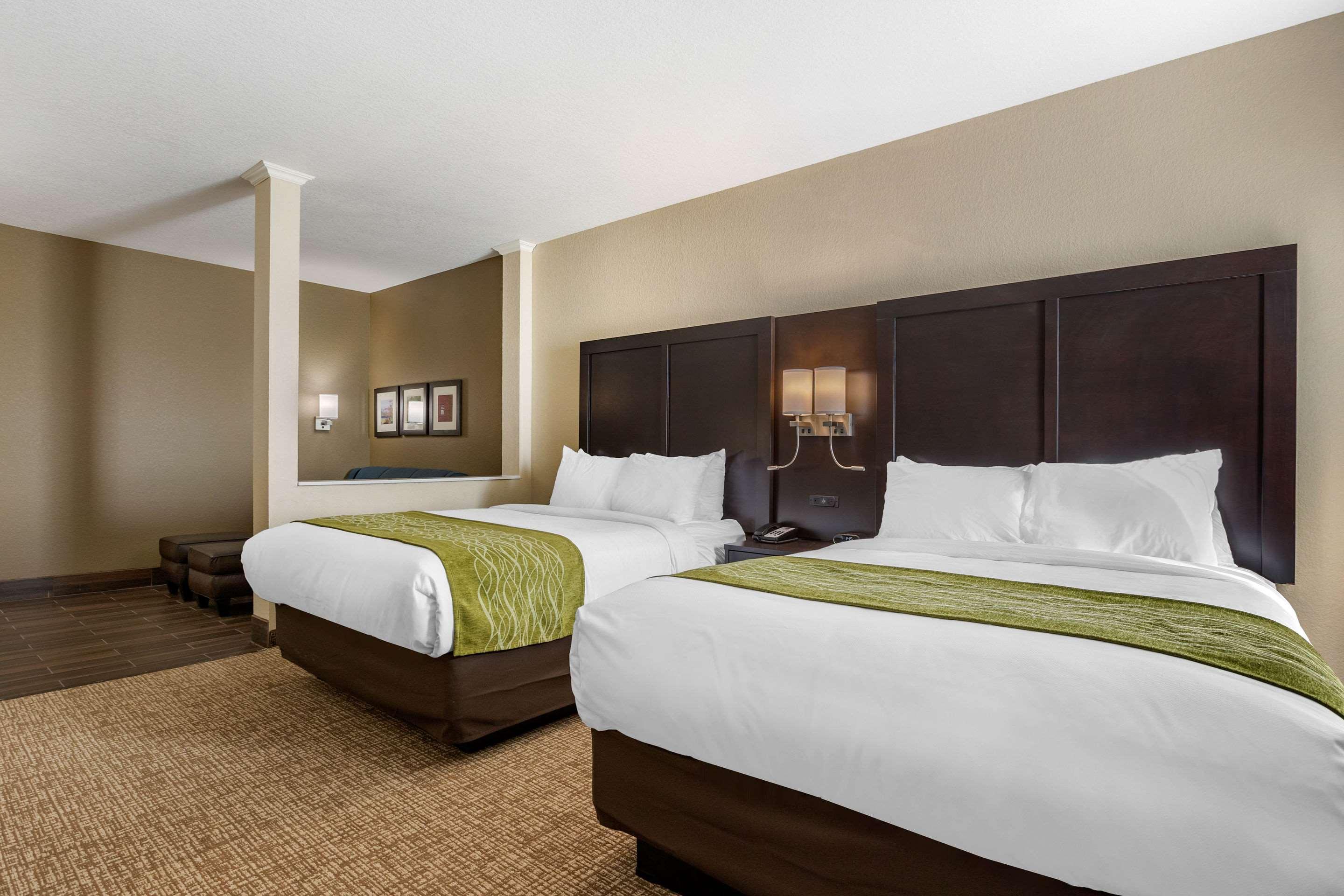 Comfort Inn & Suites Cedar Rapids Cid Eastern Iowa Airport Exterior photo