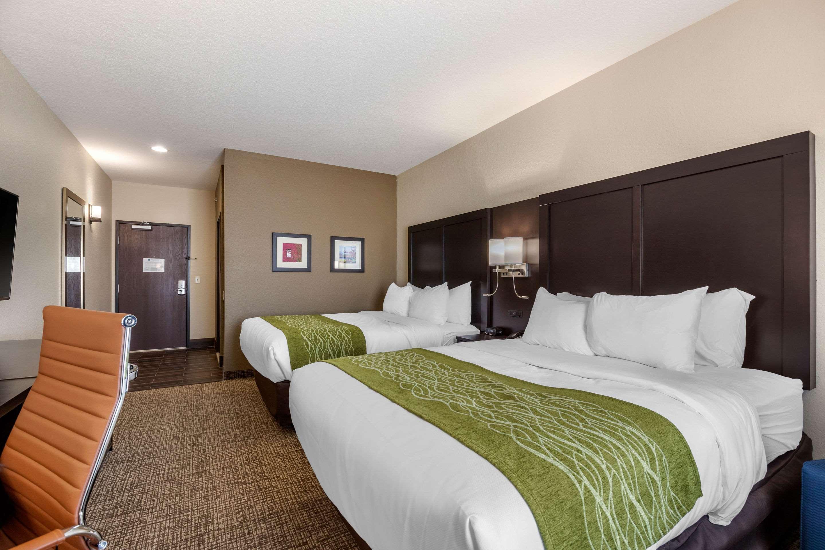 Comfort Inn & Suites Cedar Rapids Cid Eastern Iowa Airport Exterior photo