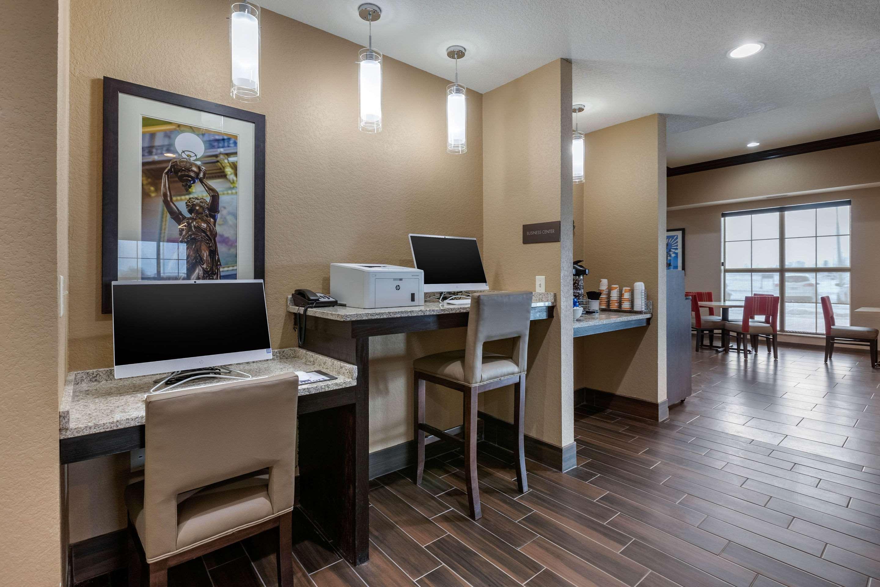 Comfort Inn & Suites Cedar Rapids Cid Eastern Iowa Airport Exterior photo